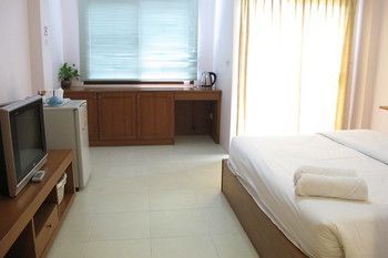 Somjai House Hotel Si Racha Buitenkant foto